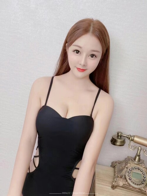 Momo 陌陌：身高160，体重105，胸围36D