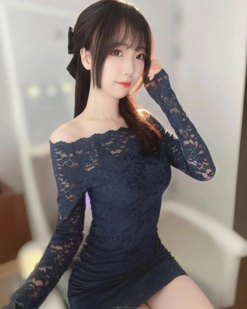 Lily 自由人：身高153，体重50公斤，胸围36C