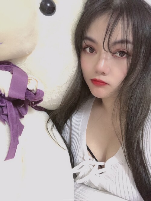 Momo 陌陌：身高160，体重105，胸围36D