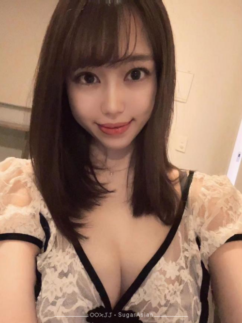 Lola Japanese 156 95 34C 22yrs