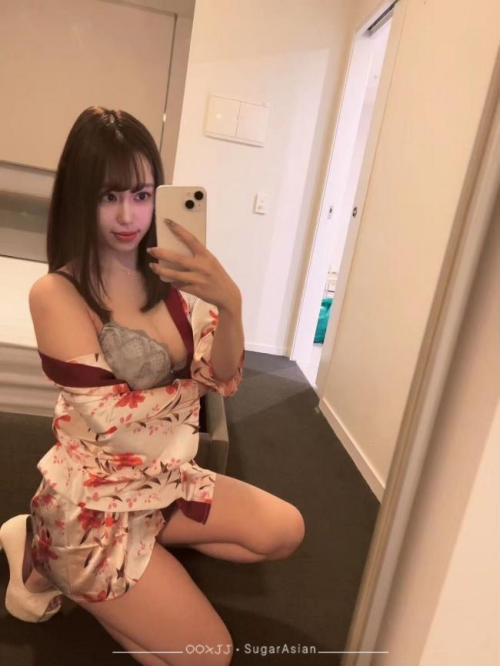 Lola Japanese 156 95 34C 22yrs