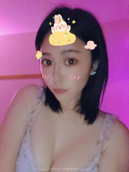 momo ：身高152cm，体重41kg，b杯《戴糖》