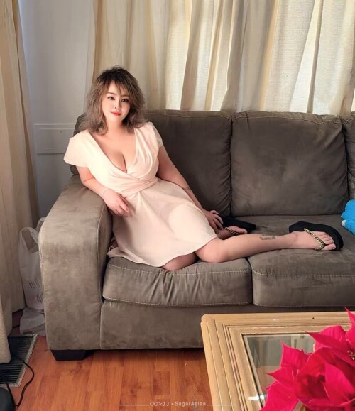 Gigi 极光 :身高160cm 体重120斤 胸围36D《戴糖》
