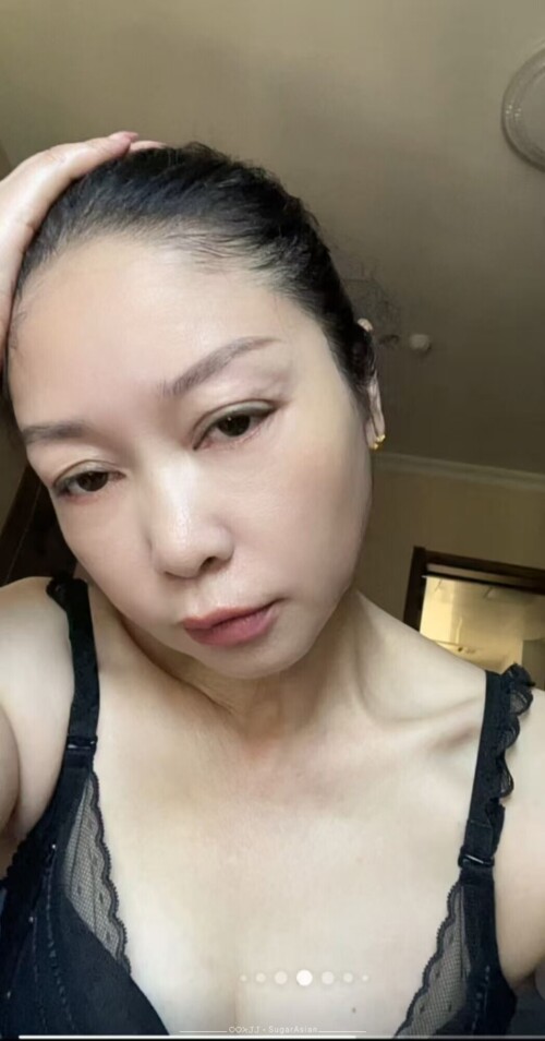 Anna :身高162，体重105，胸围75 B《戴糖》