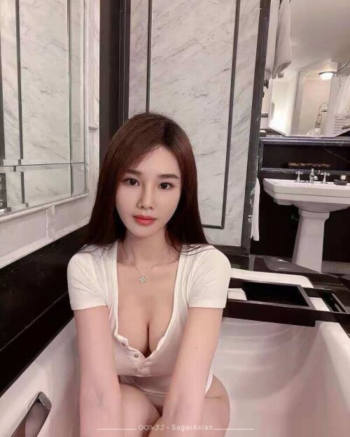 Emma 22yrs @ SGV