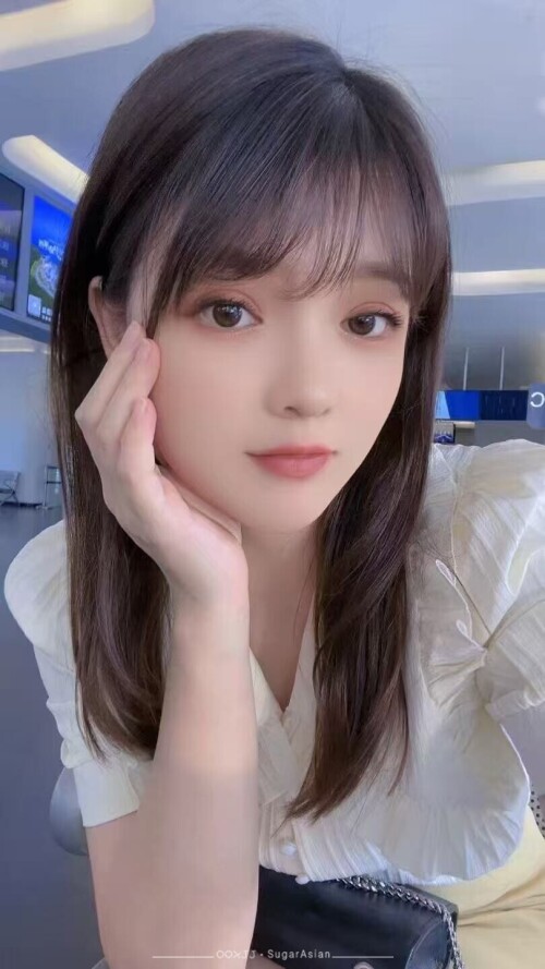 名字：玲儿
体重：90 斤
身高：160cm
年龄；21
价格以及服务：
胸围：（真假）C 真胸
不做什么：无糖
擅长什么：女友+莞式
老家：四川